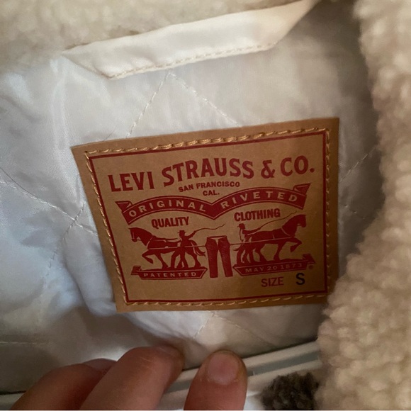 Levi’s Sherpa Jacket - Picture 2 of 4